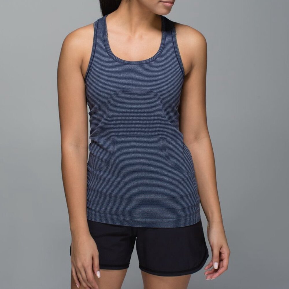 Lululemon run swiftly tech race back tank top in Heathered Deep Navy size 6